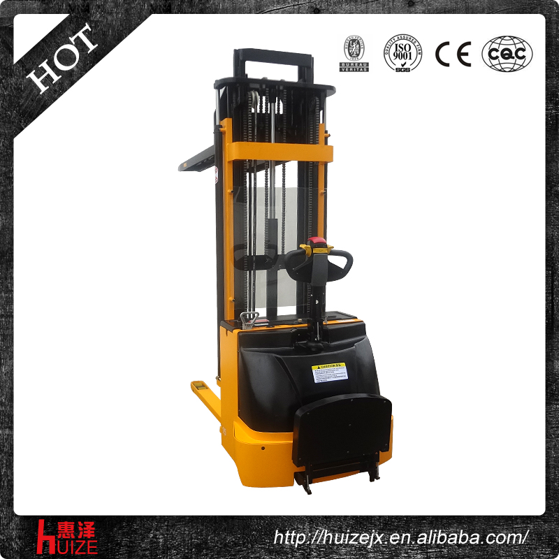 全電動堆高車(三門架) 全電動堆高車(三門架)